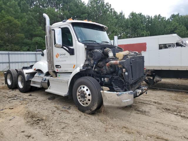  Salvage Peterbilt 579