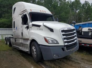  Salvage Freightliner Cascadia 1