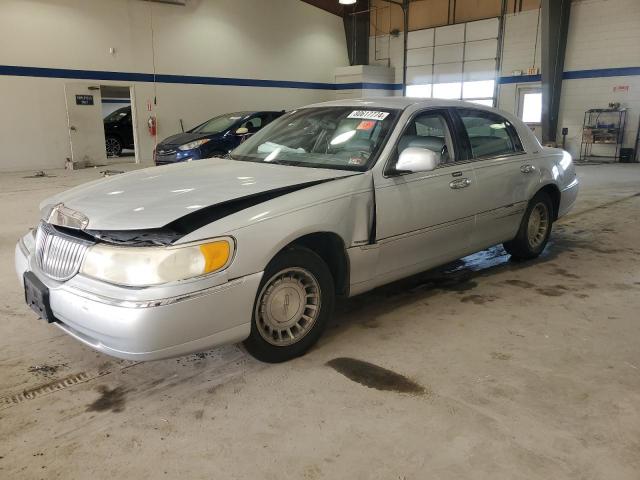  Salvage Lincoln Towncar