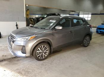  Salvage Nissan Kicks