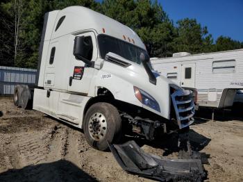  Salvage Freightliner Cascadia 1