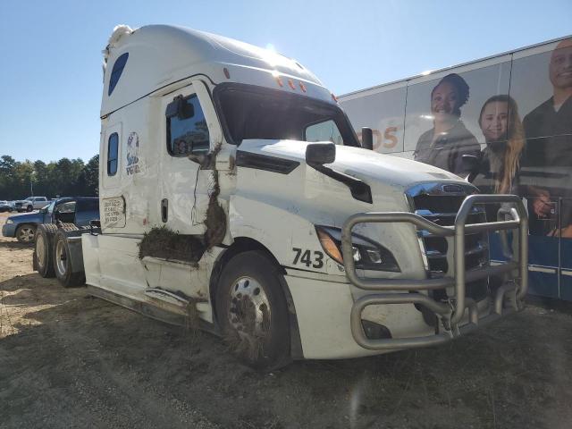  Salvage Freightliner Cascadia 1