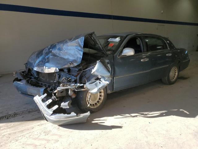  Salvage Lincoln Towncar