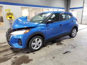  Salvage Nissan Kicks
