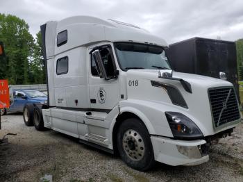  Salvage Volvo Vn