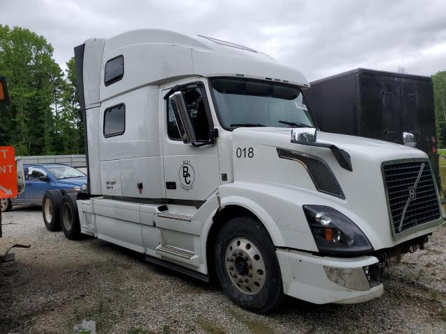  Salvage Volvo Vn