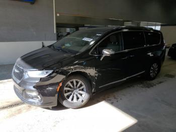  Salvage Chrysler Pacifica
