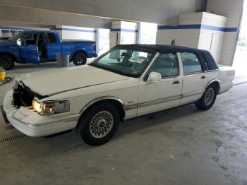  Salvage Lincoln Towncar
