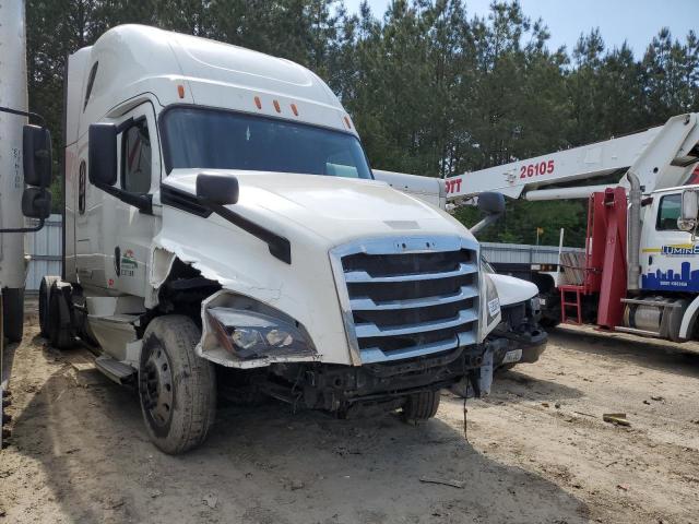  Salvage Freightliner Cascadia 1