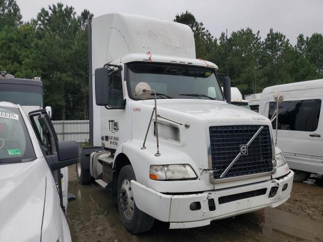  Salvage Volvo Vnm