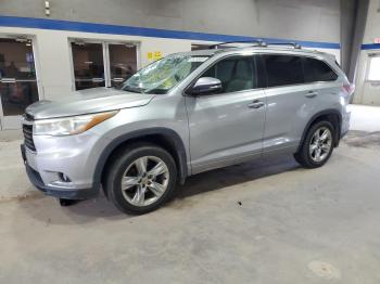  Salvage Toyota Highlander