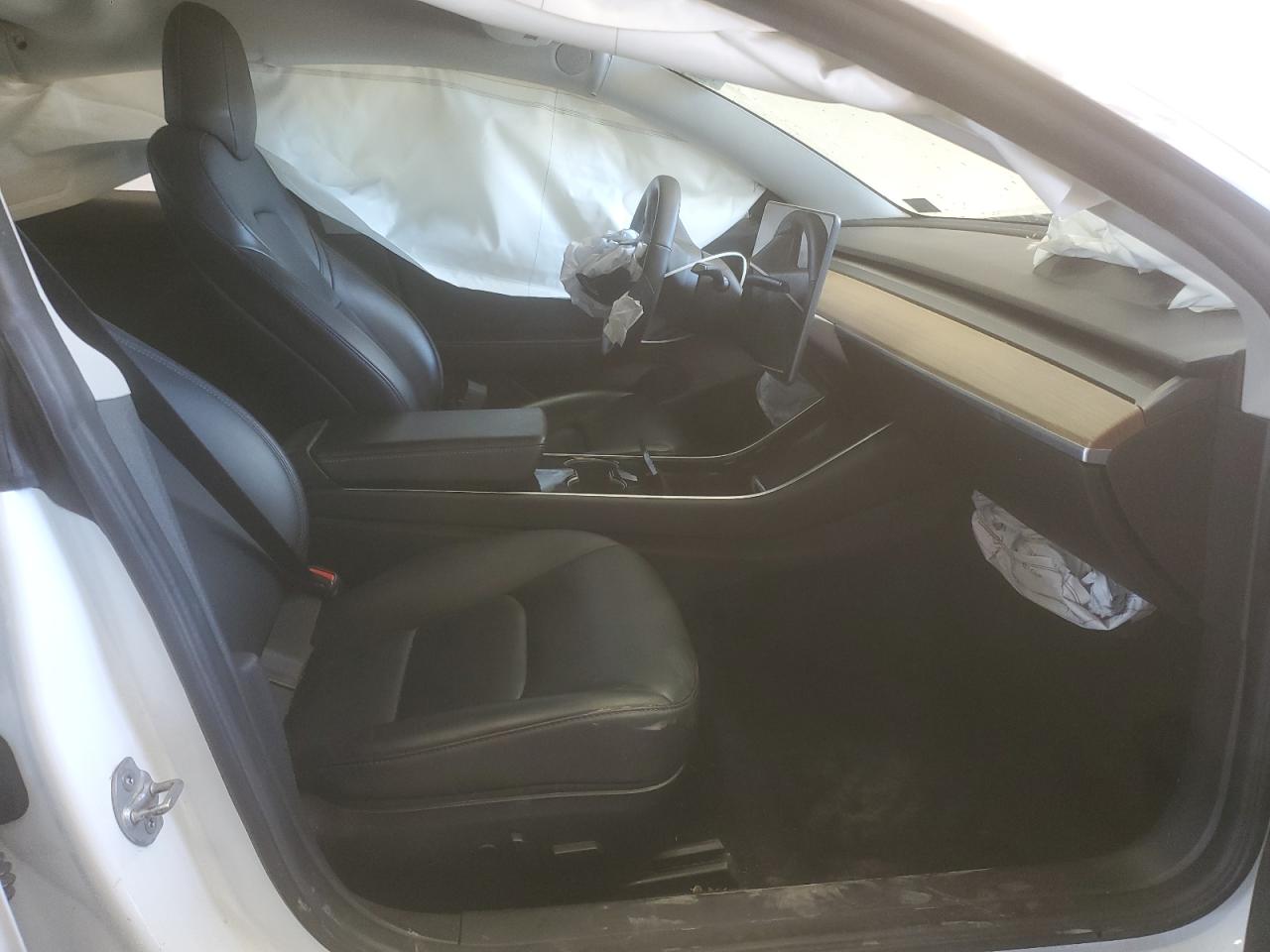 Tesla Model 3 Image 8
