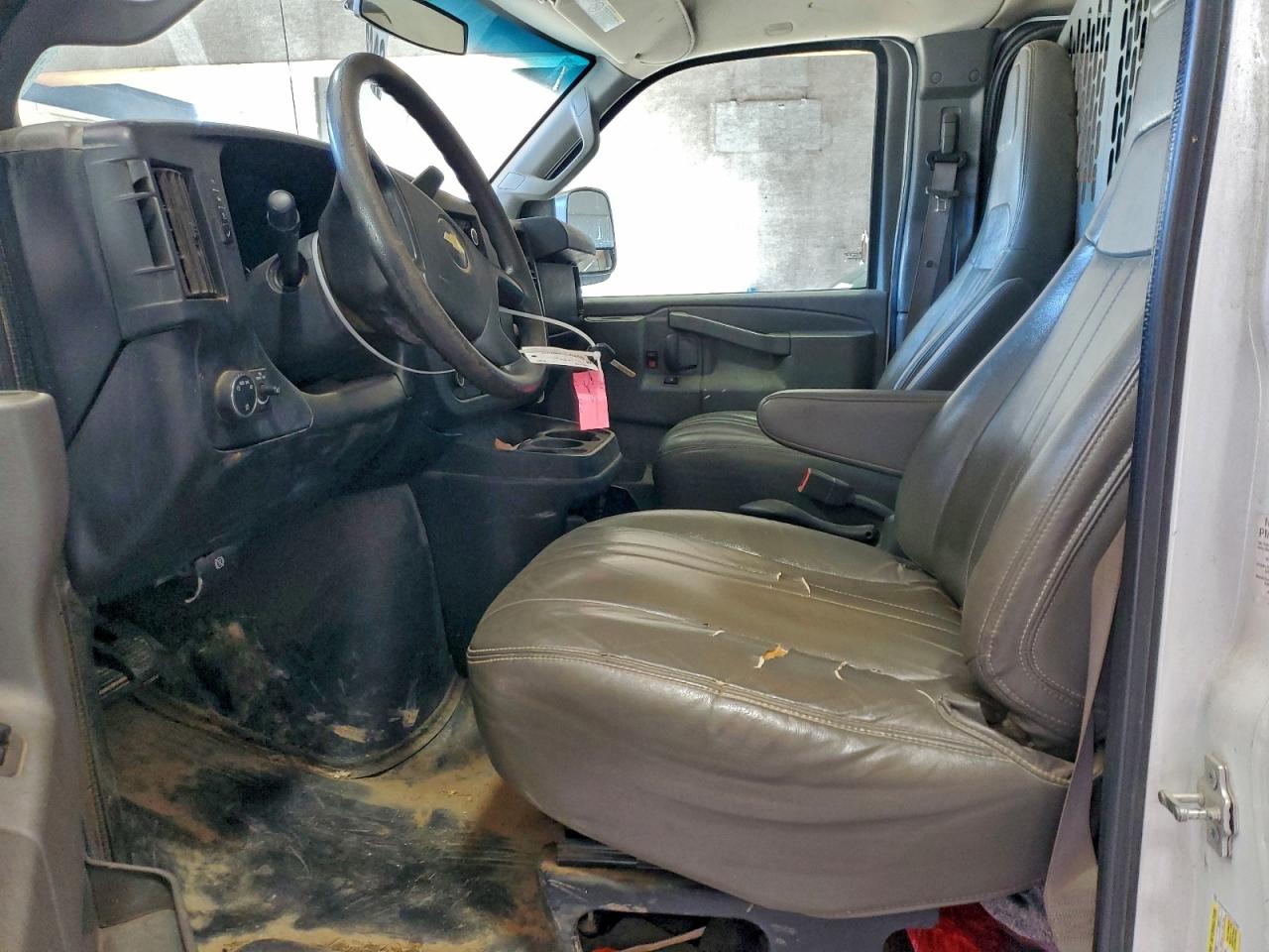 Chevrolet Express Image 6