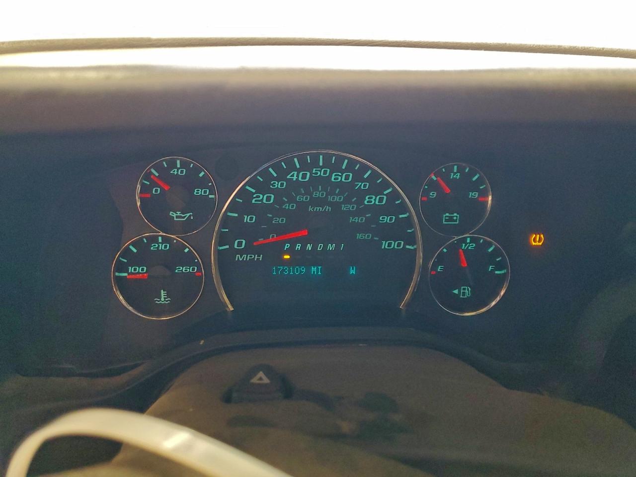 Chevrolet Express Image 2