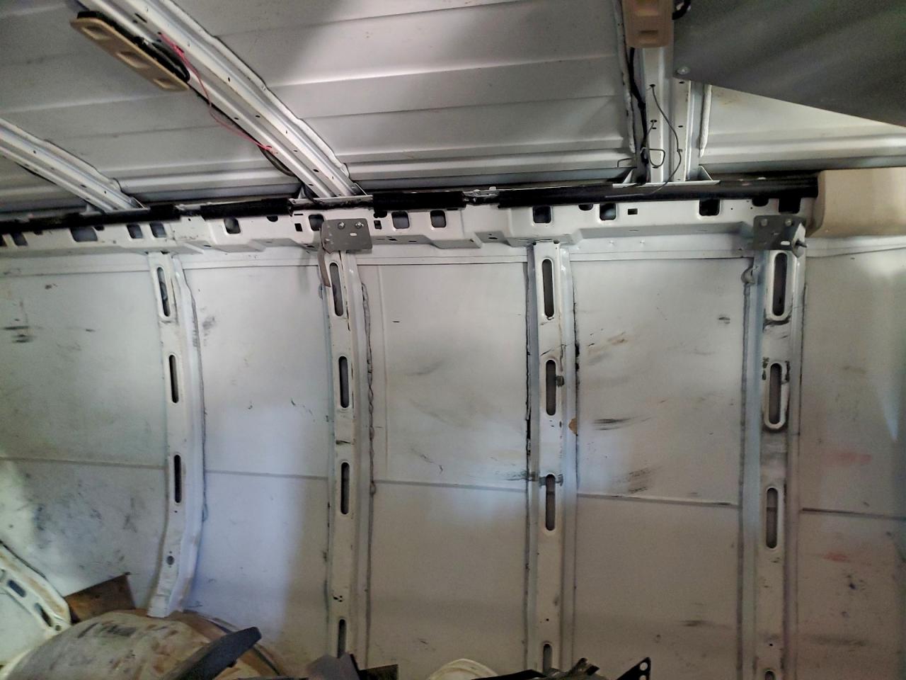 Chevrolet Express Image 5