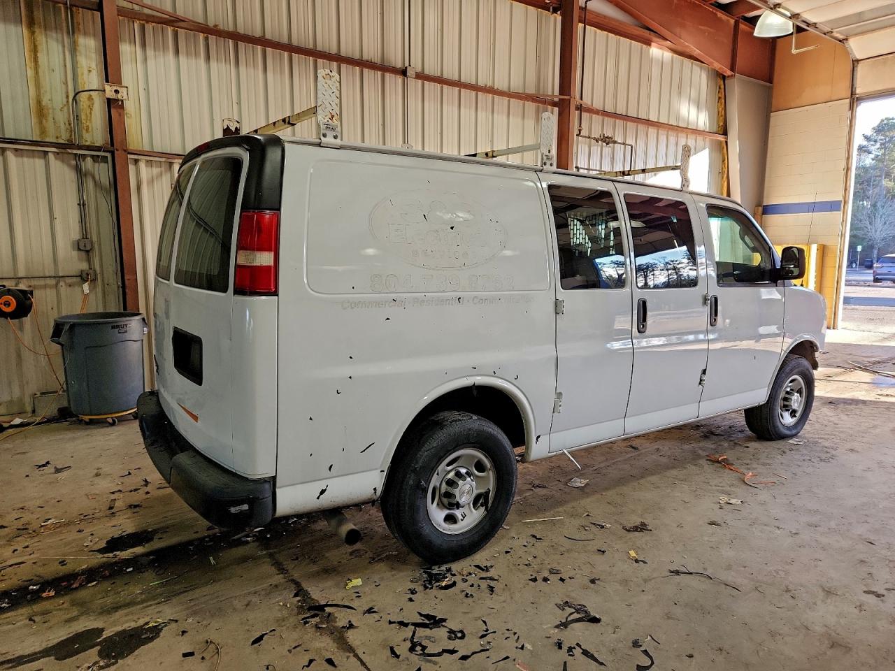 Chevrolet Express Image 10
