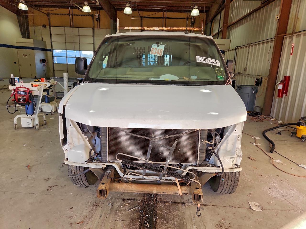 Chevrolet Express Image 12