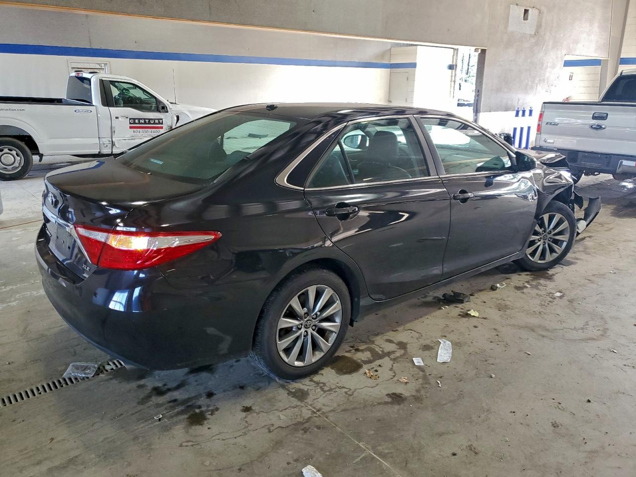 Toyota Camry Le Image 10
