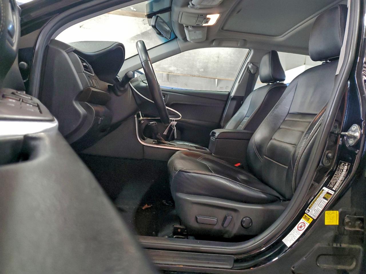 Toyota Camry Le Image 6