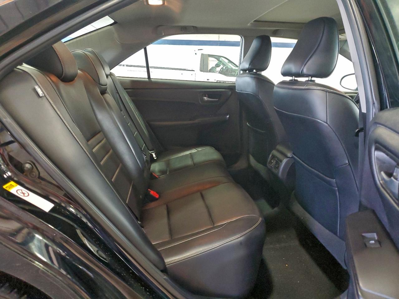 Toyota Camry Le Image 4