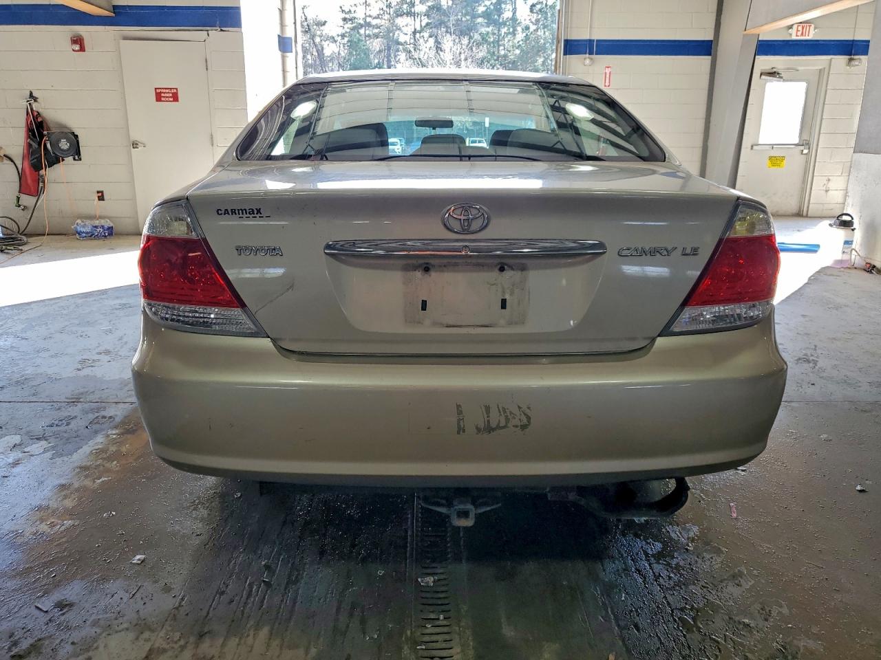 Toyota Camry Le Image 11