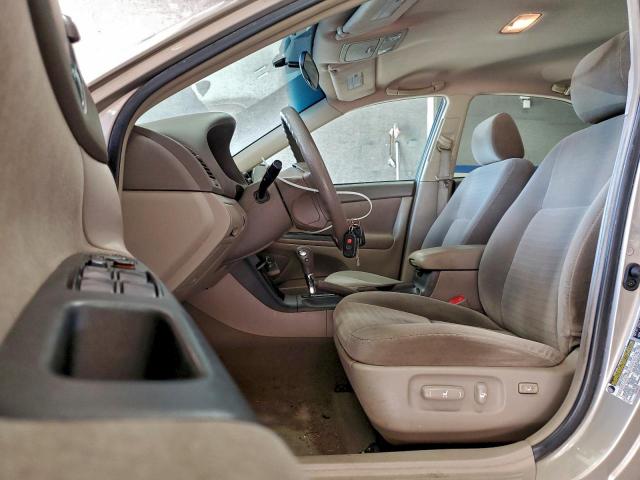 Toyota Camry Le Image 4