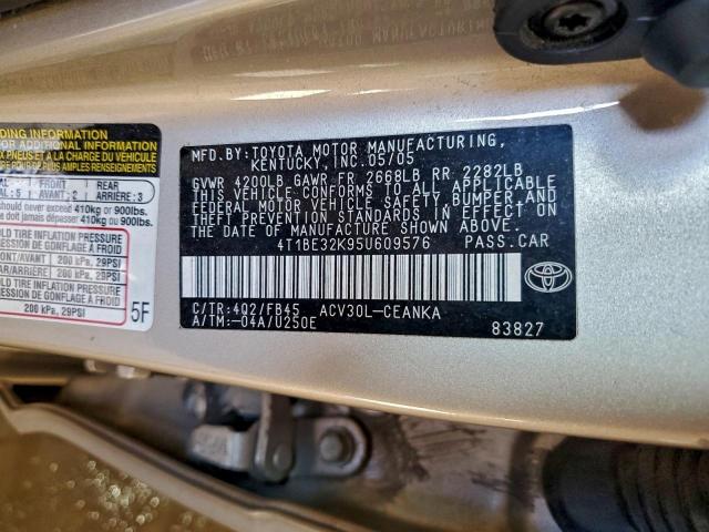 Toyota Camry Le Image 12