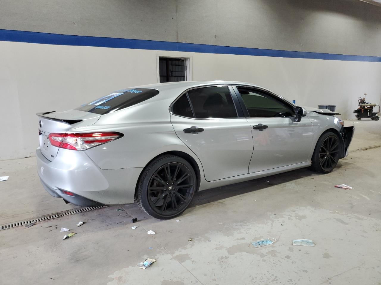 Toyota Camry L Image 11