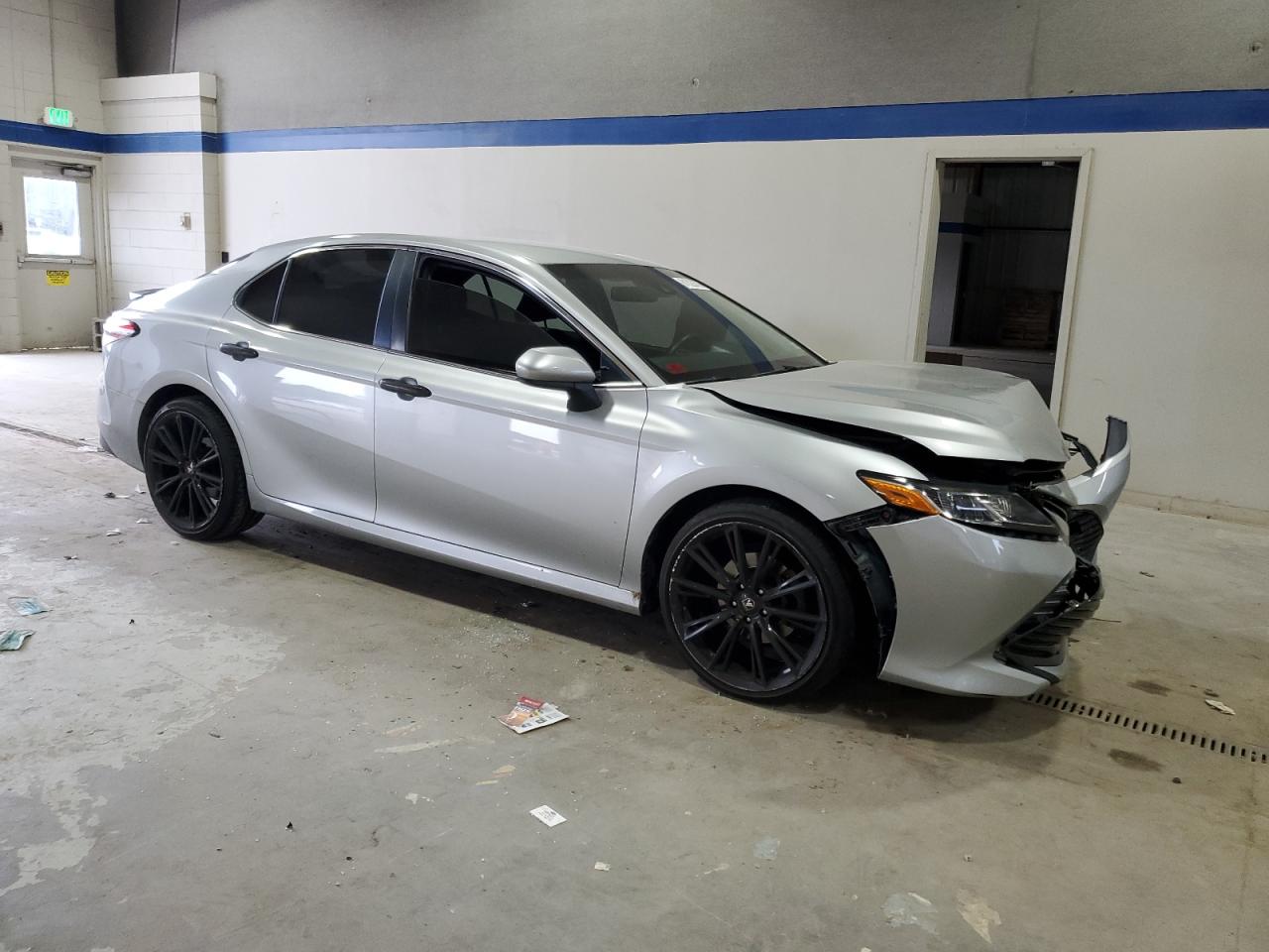 Toyota Camry L Image 10