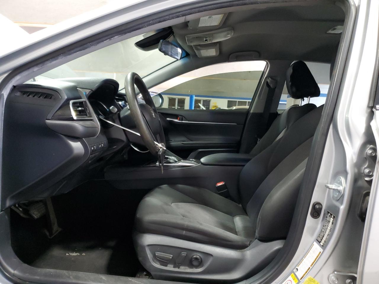 Toyota Camry L Image 2