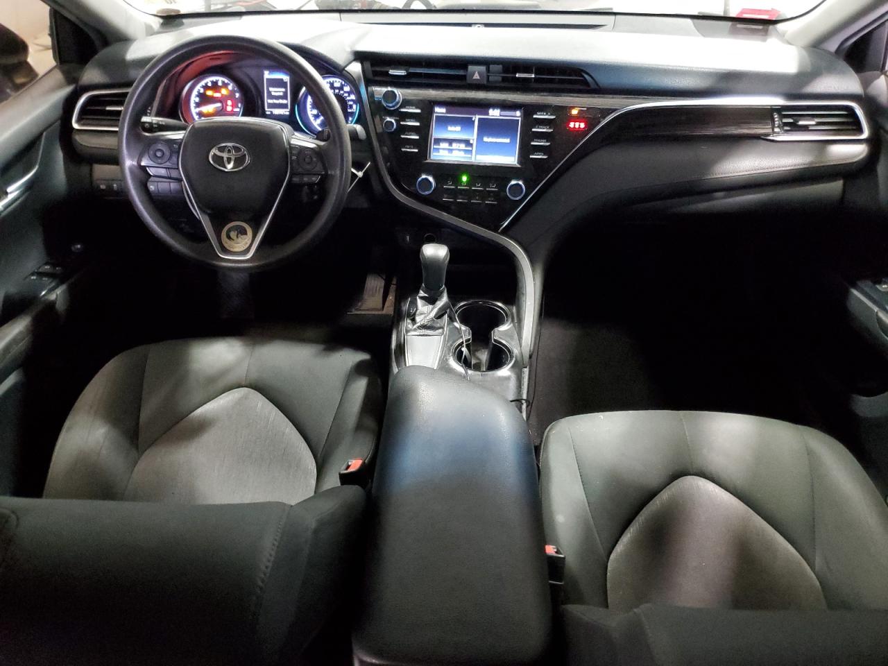 Toyota Camry L Image 3