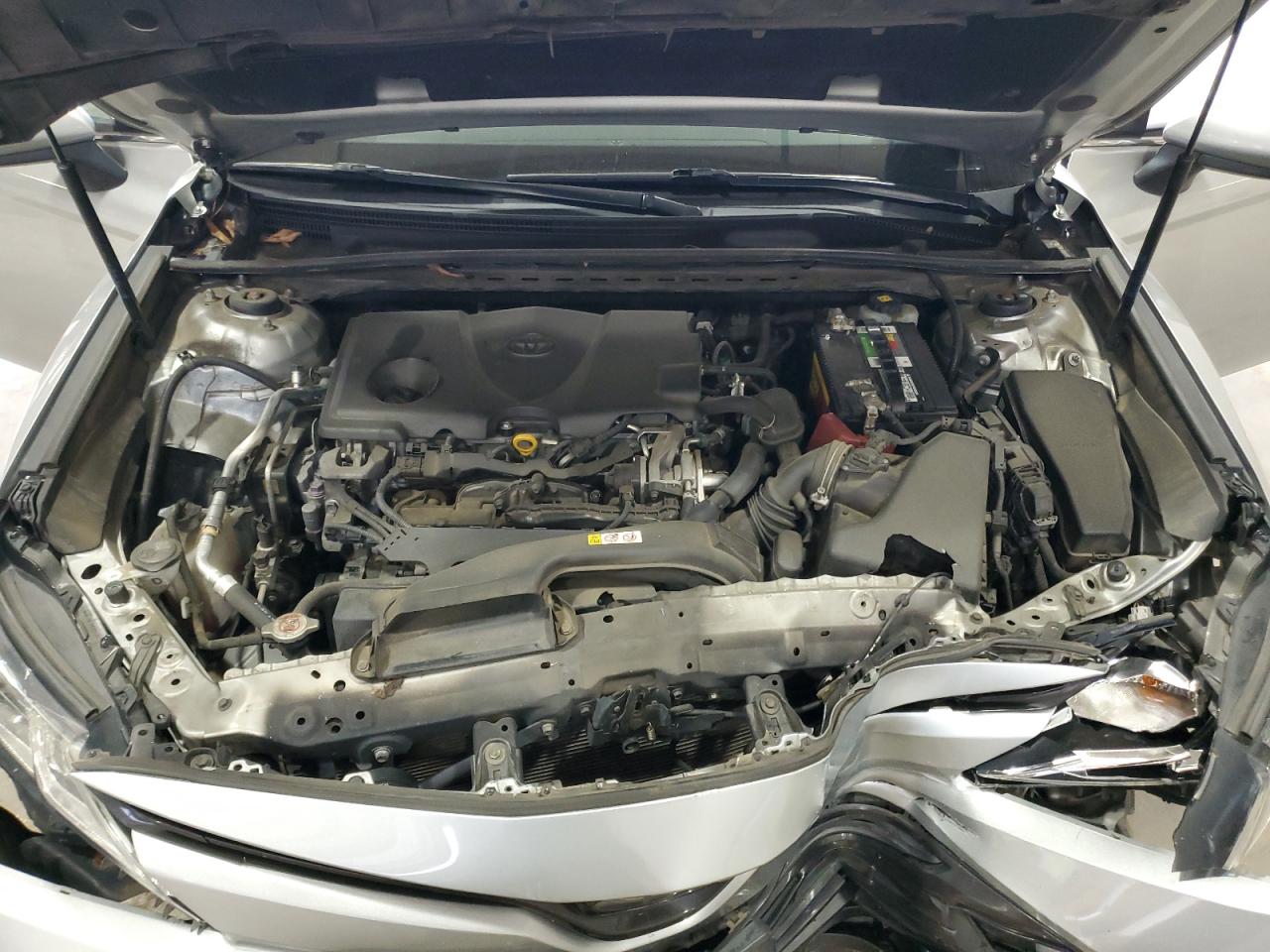 Toyota Camry L Image 9