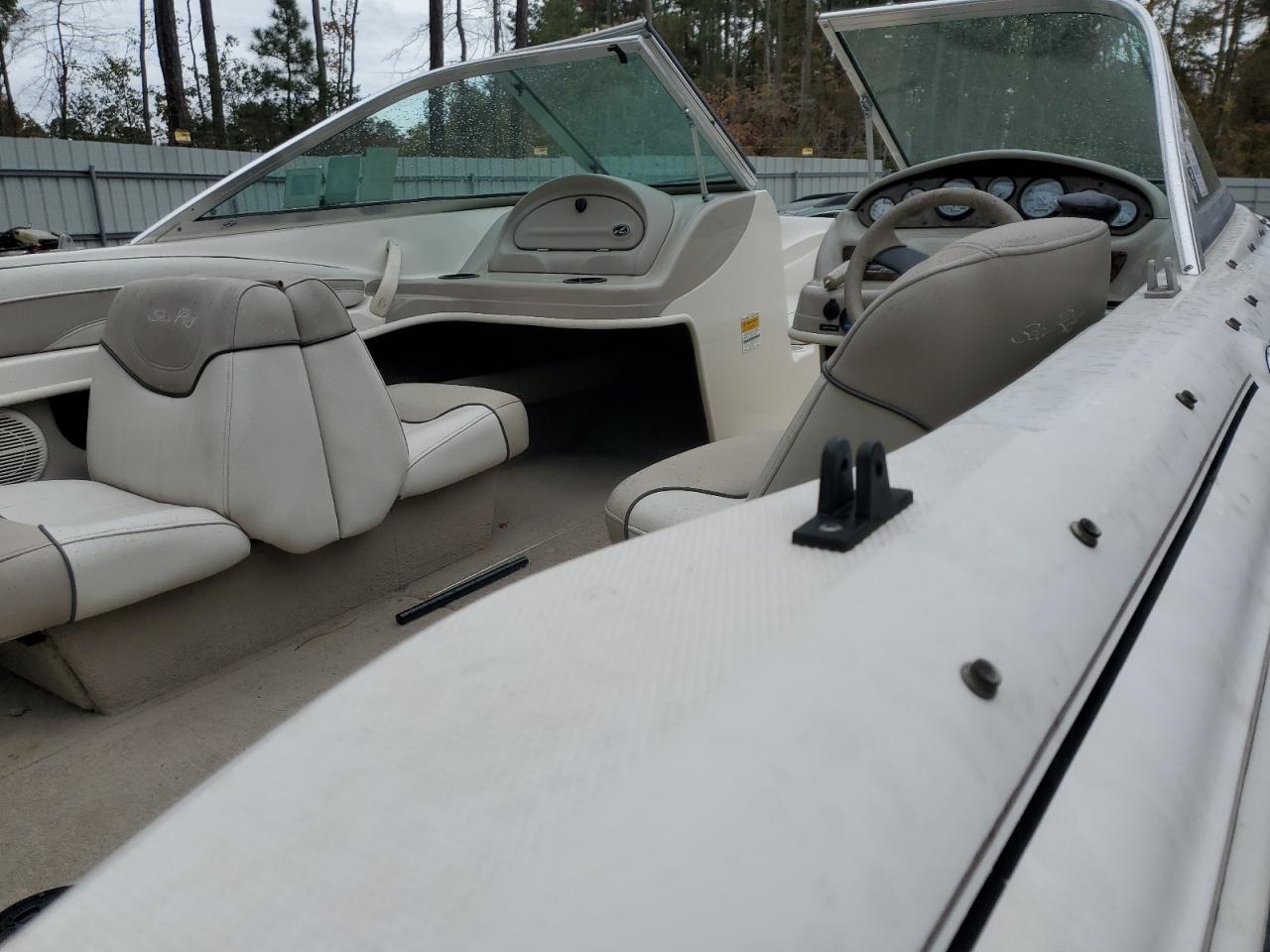 Sea Ray Boat Image 3