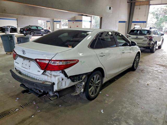 Toyota Camry Le Image 6