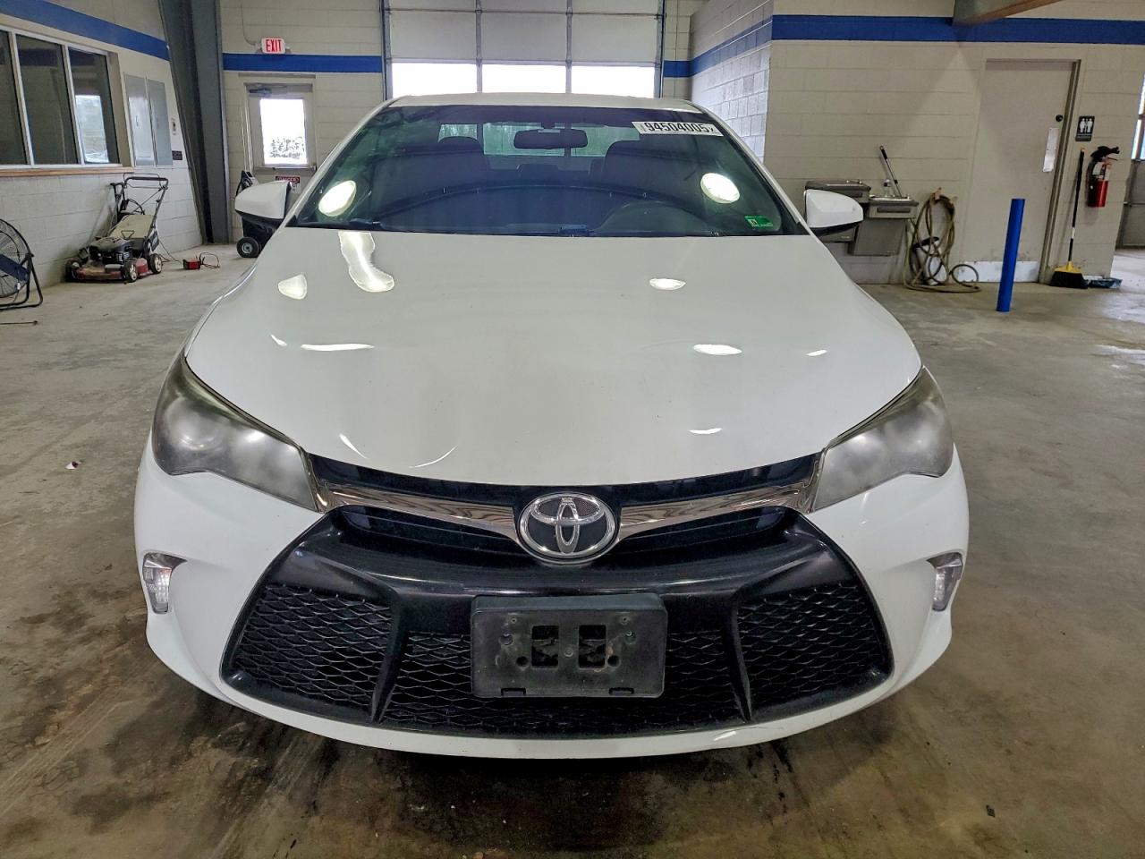 Toyota Camry Le Image 2