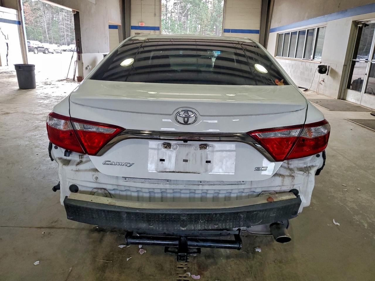 Toyota Camry Le Image 5