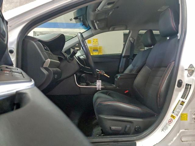 Toyota Camry Le Image 7