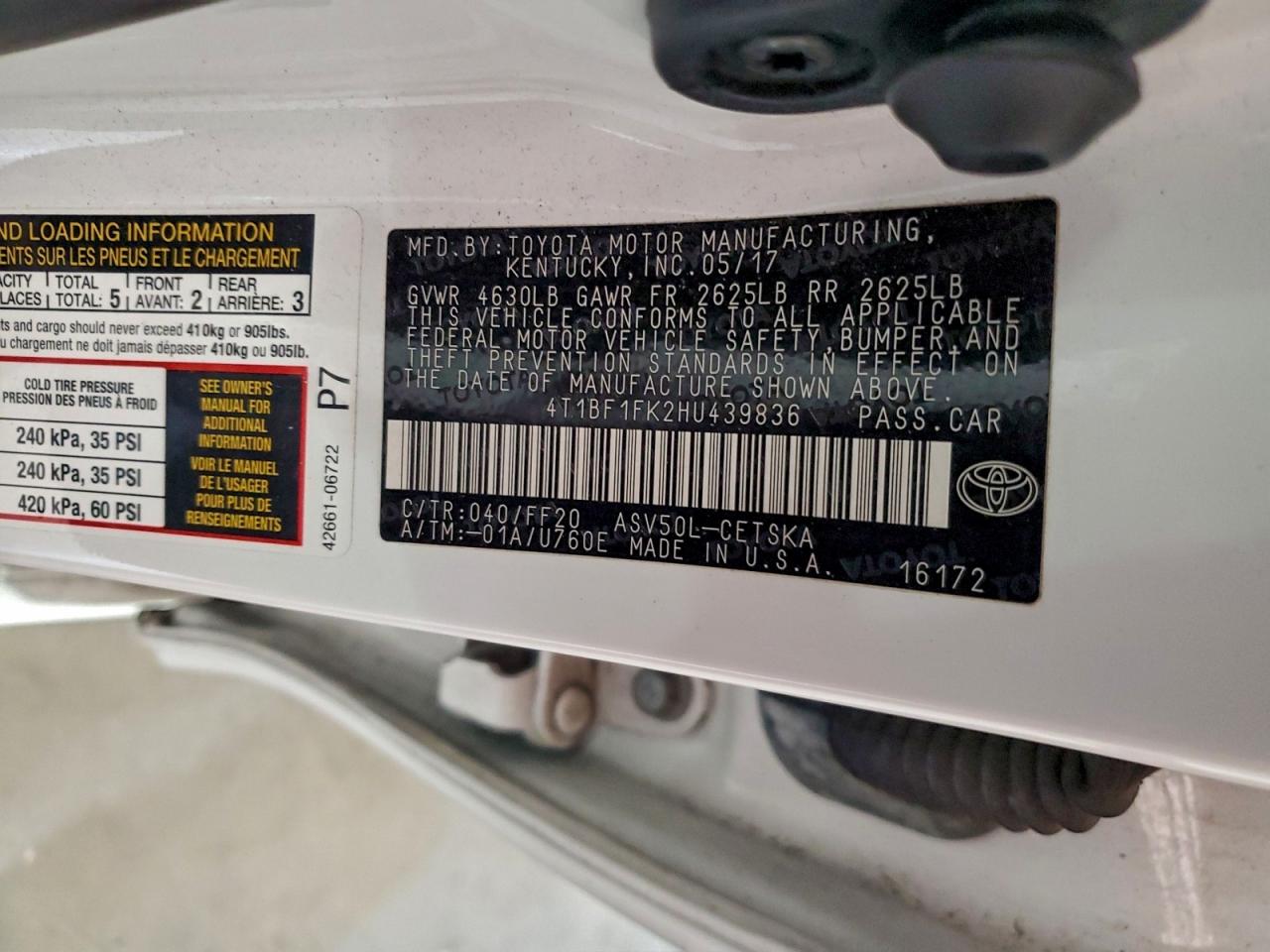 Toyota Camry Le Image 11