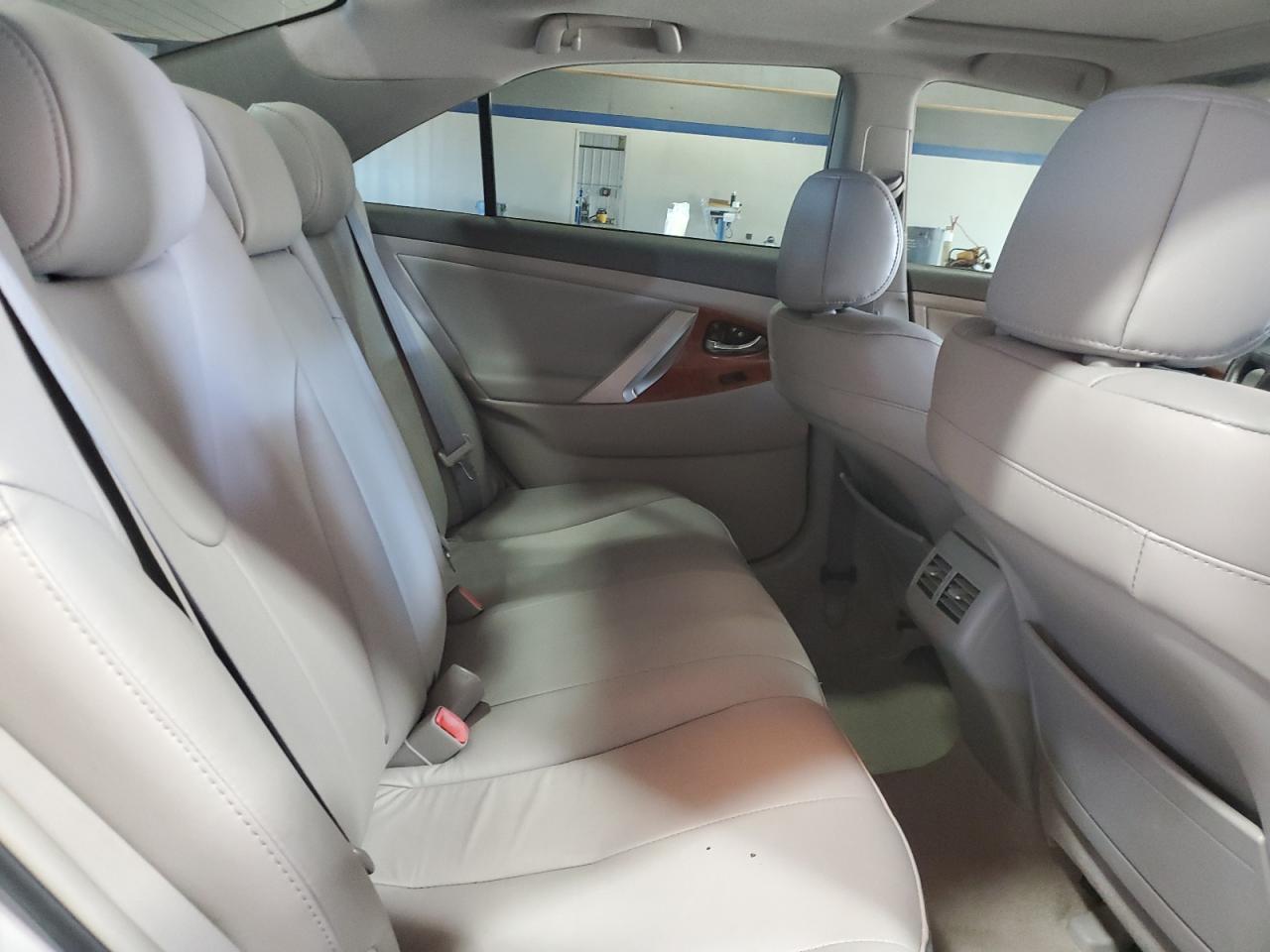 Toyota Camry Se Image 9