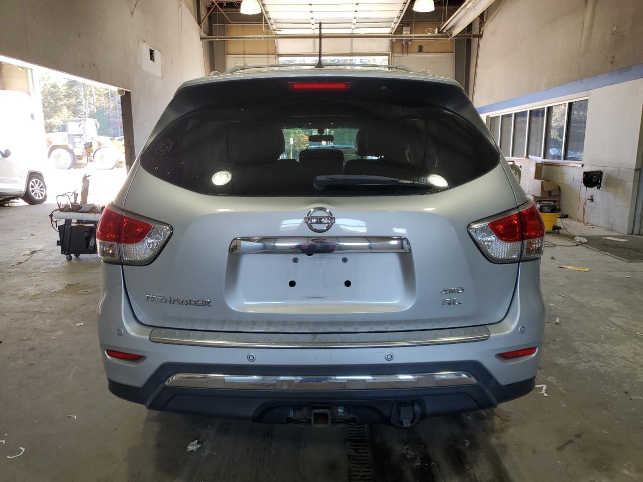 Nissan Pathfinder S Image 8