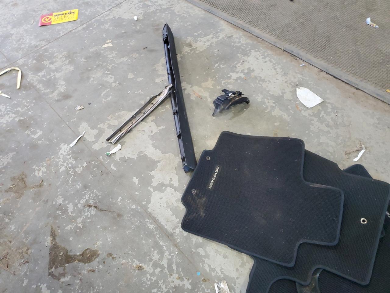 Nissan Pathfinder S Image 9