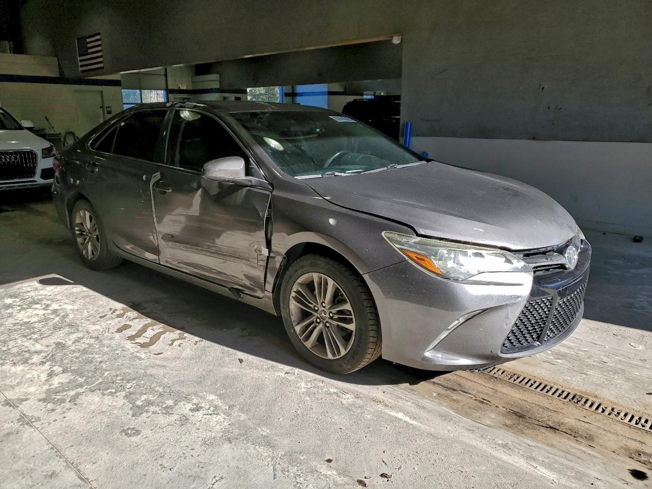 Toyota Camry Le Image 4