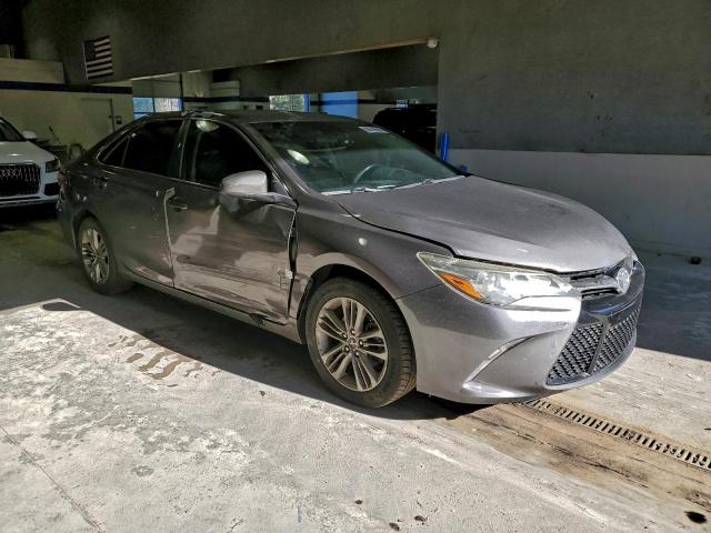Toyota Camry Le Image 4