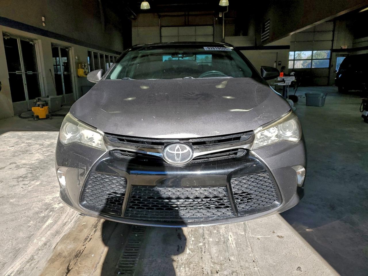 Toyota Camry Le Image 2