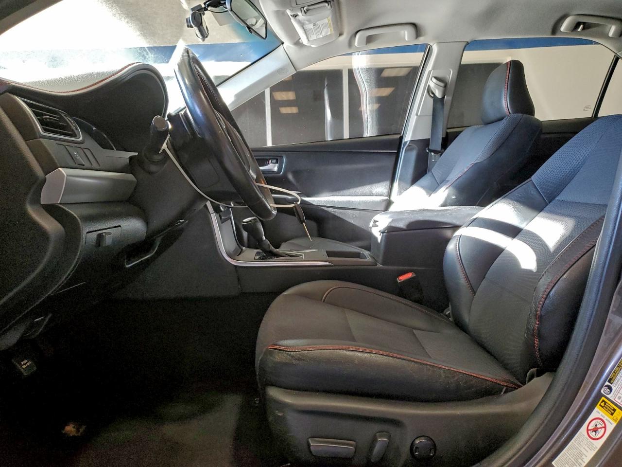 Toyota Camry Le Image 11