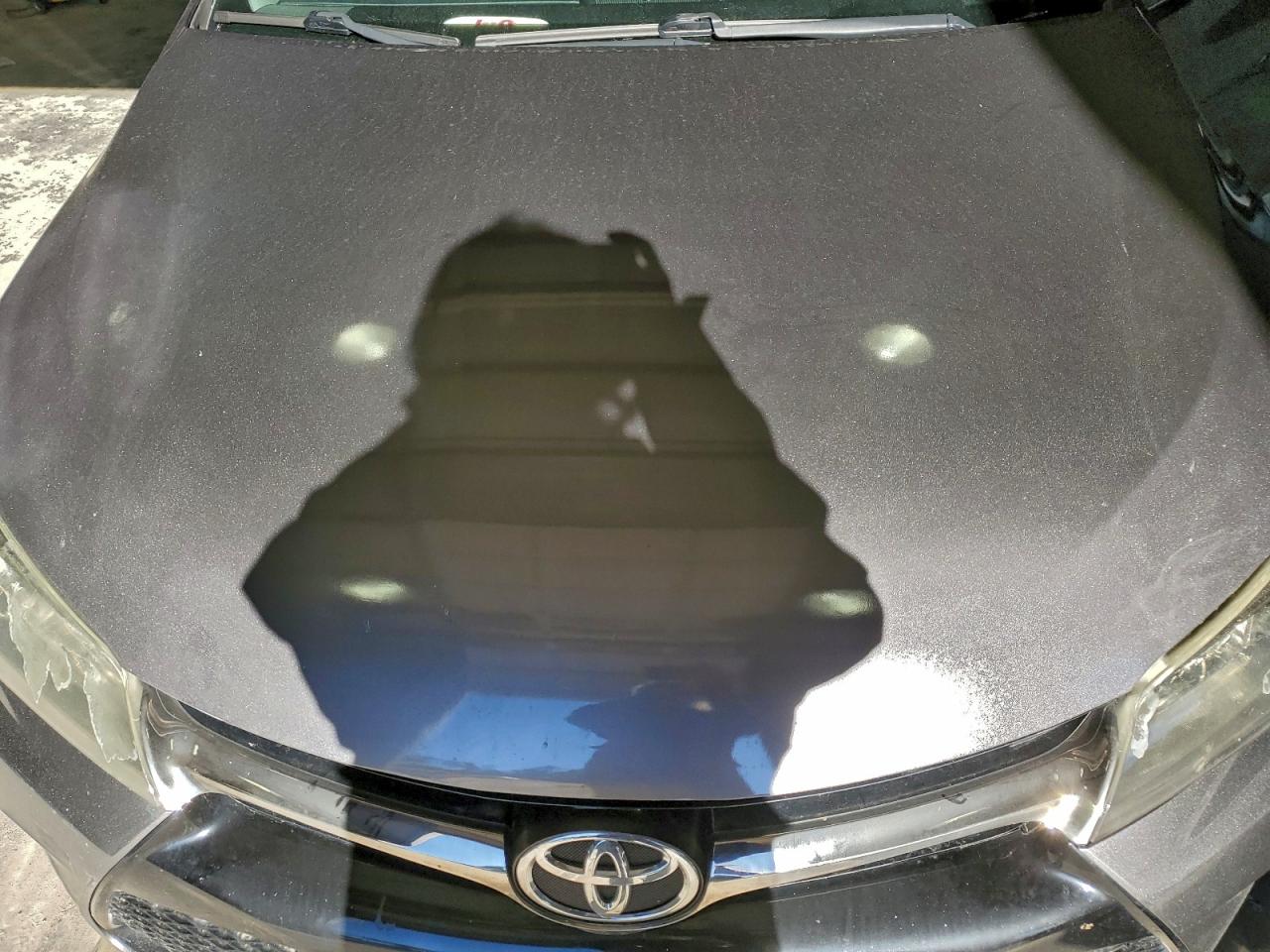 Toyota Camry Le Image 8