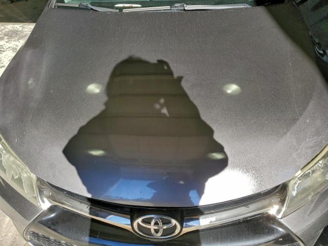 Toyota Camry Le Image 8