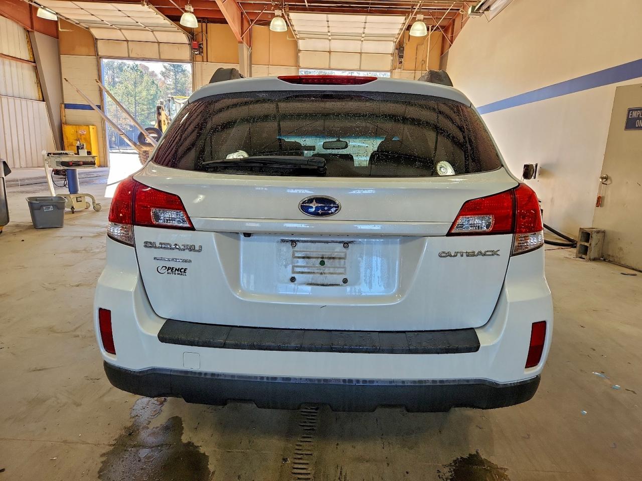 Subaru Outback 2.5i Premium Image 13