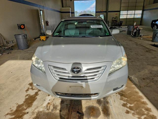 Toyota Camry Le Image 12