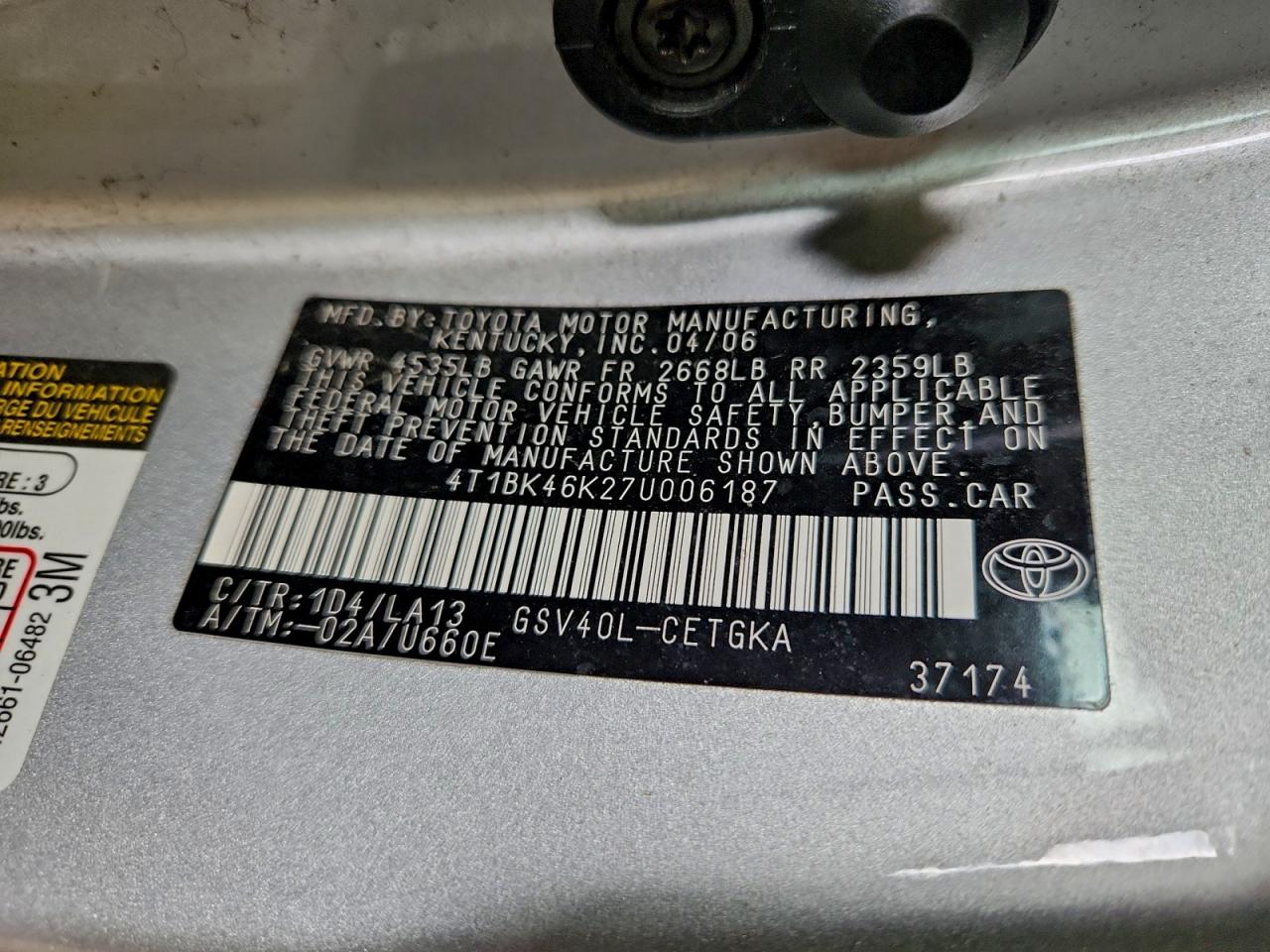 Toyota Camry Le Image 6